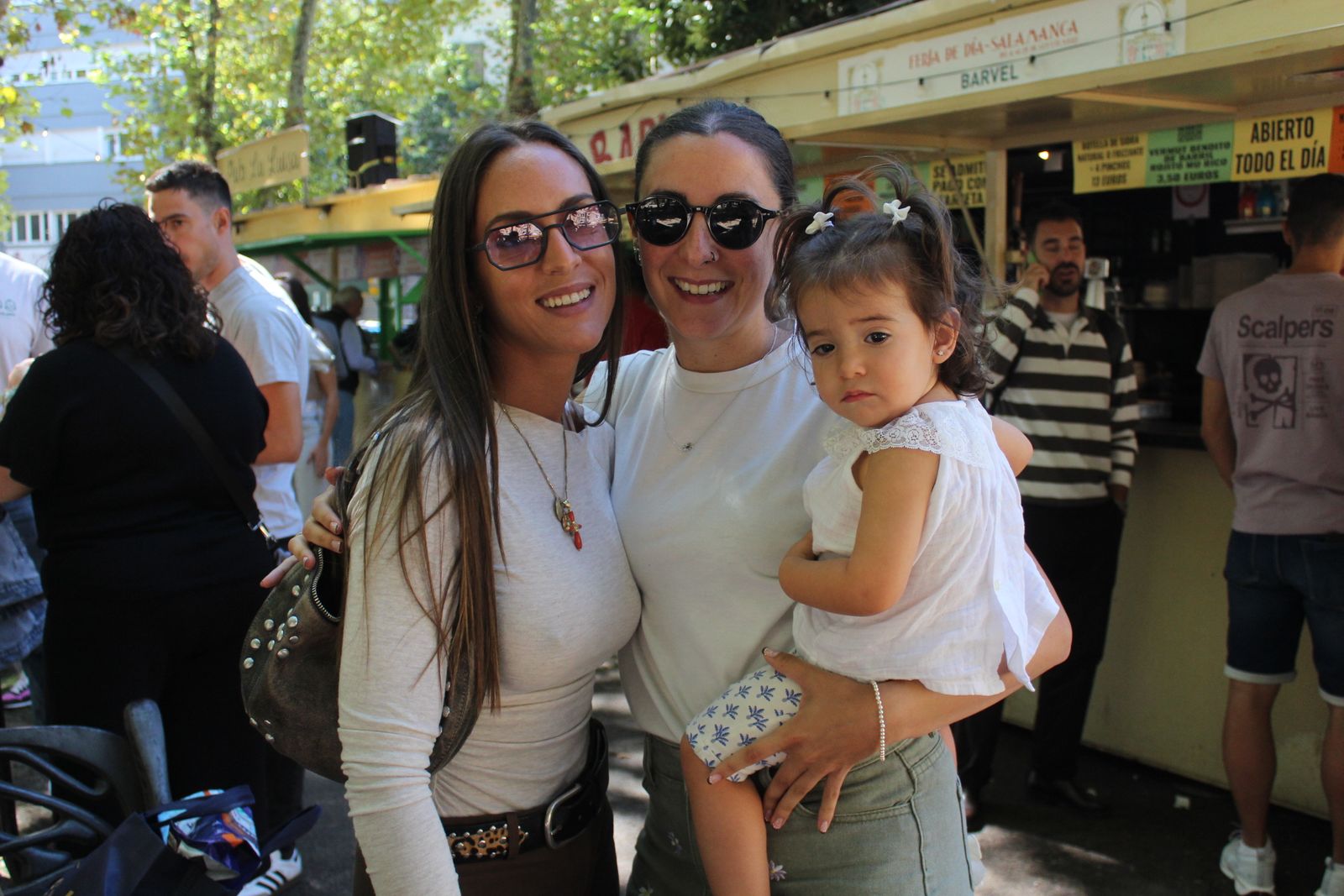 Ambiente en la Feria de Día en el mediodía de este jueves