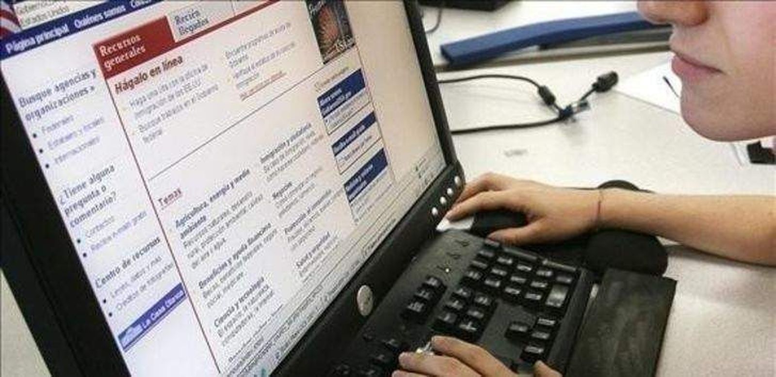 El Ayuntamiento pone en marcha un curso de internet para adultos