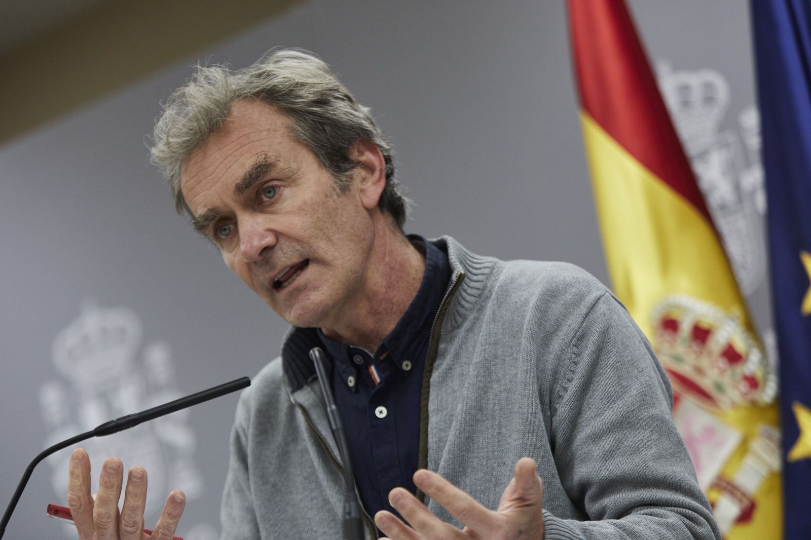 El director del Centro de Coordinación de Alertas y Emergencias Sanitarias (CCAES), Fernando Simón, ofrece una rueda de prensa para informar sobre la evolución de la pandemia de coronavirus, en el