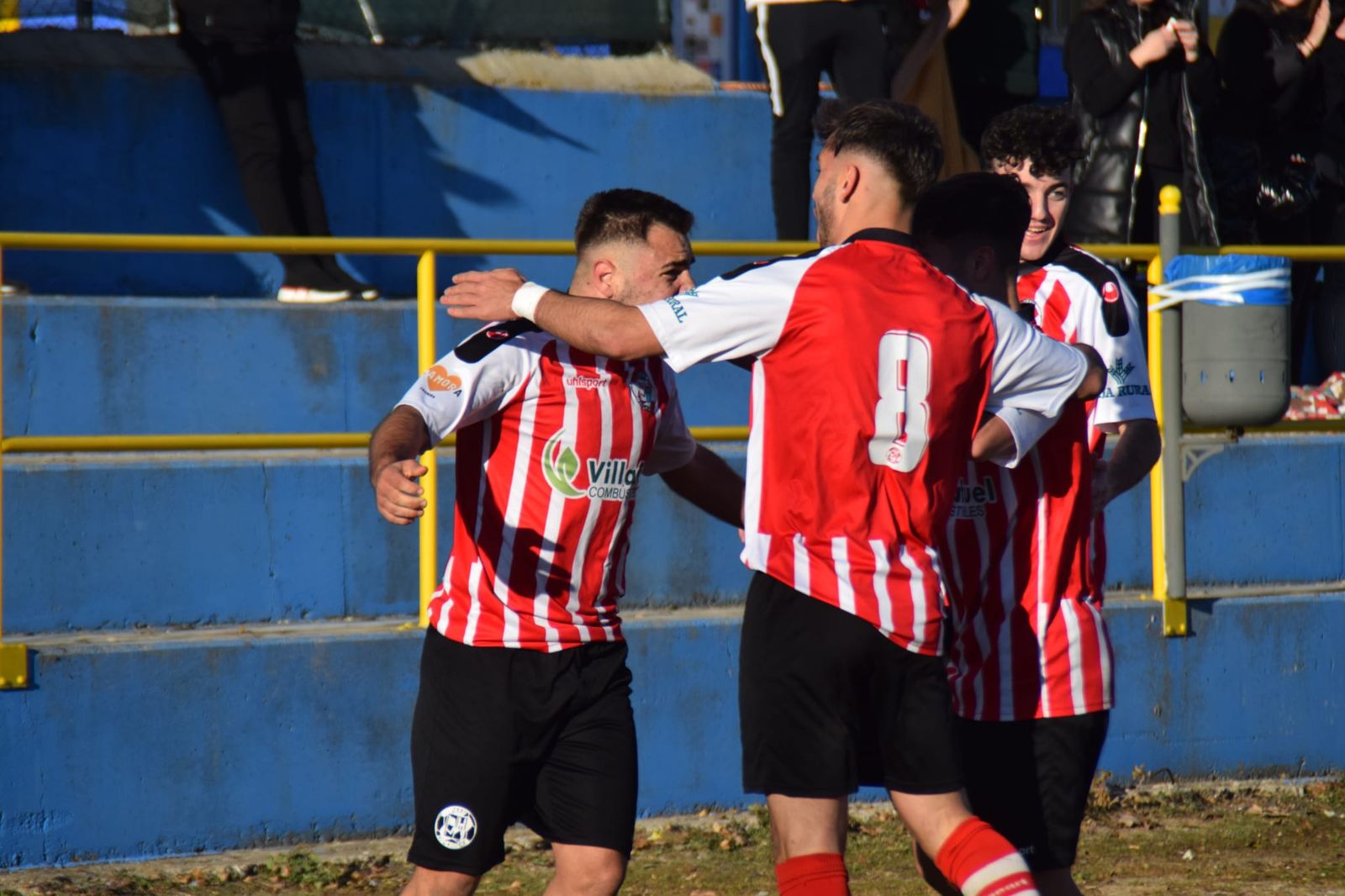 Los jugadores del Zamora B celebran un gol