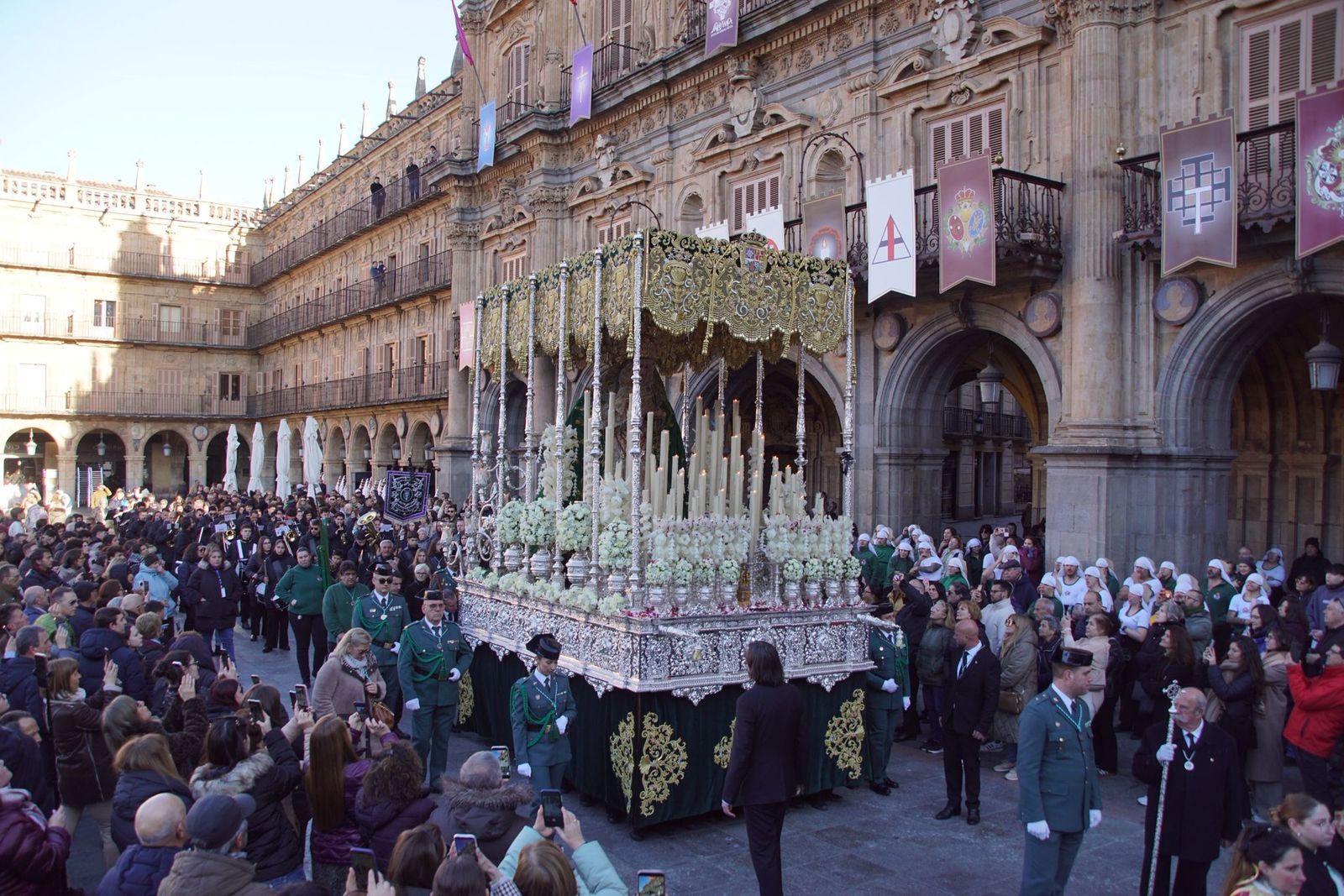 Las imágenes de la emotiva procesión de la Dominicana sin el Cristo de la Buena Muerte  (5).jpeg
