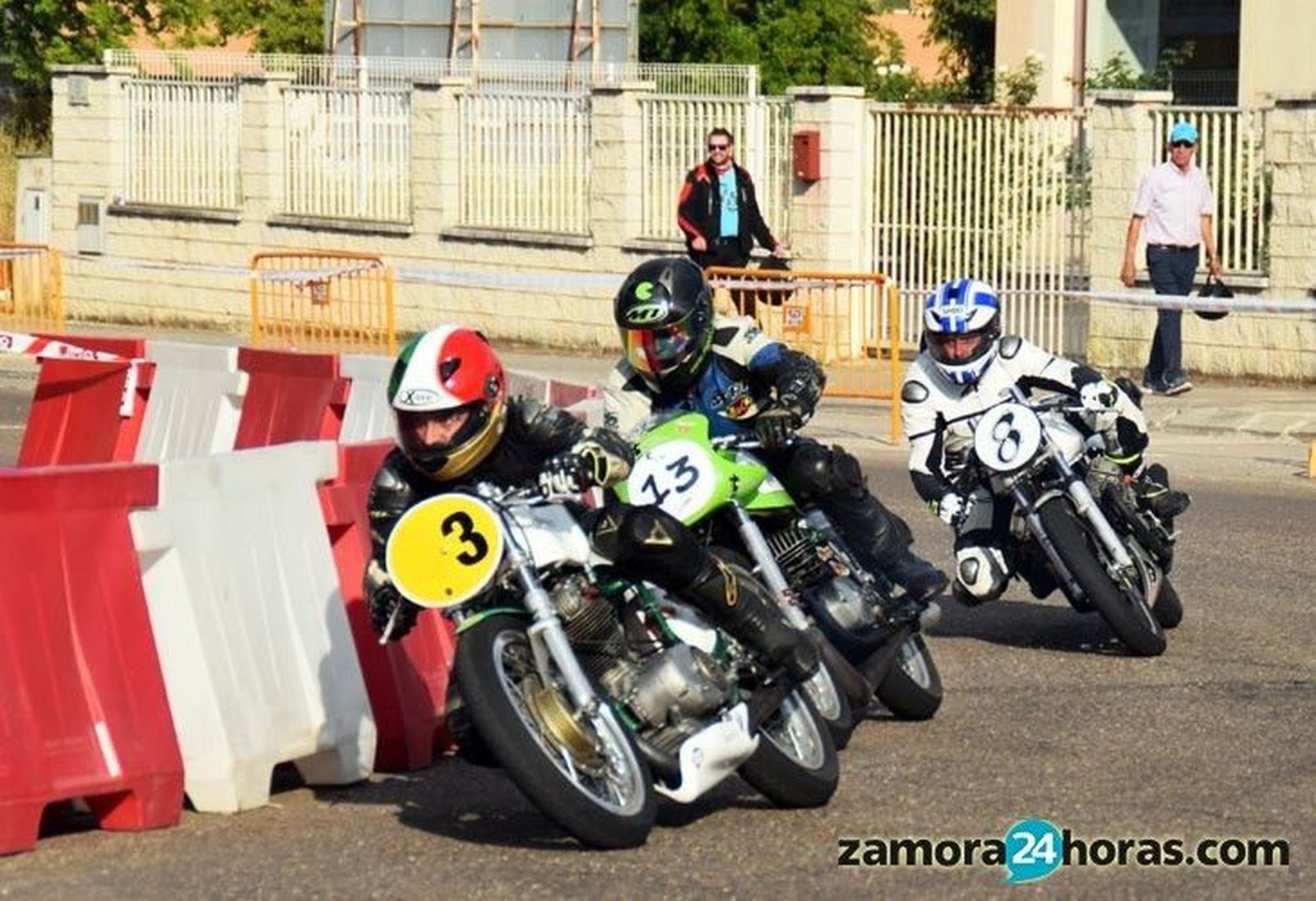 Velocidad, ruido y olor a gasolina, en la exhibición de motos clásicas