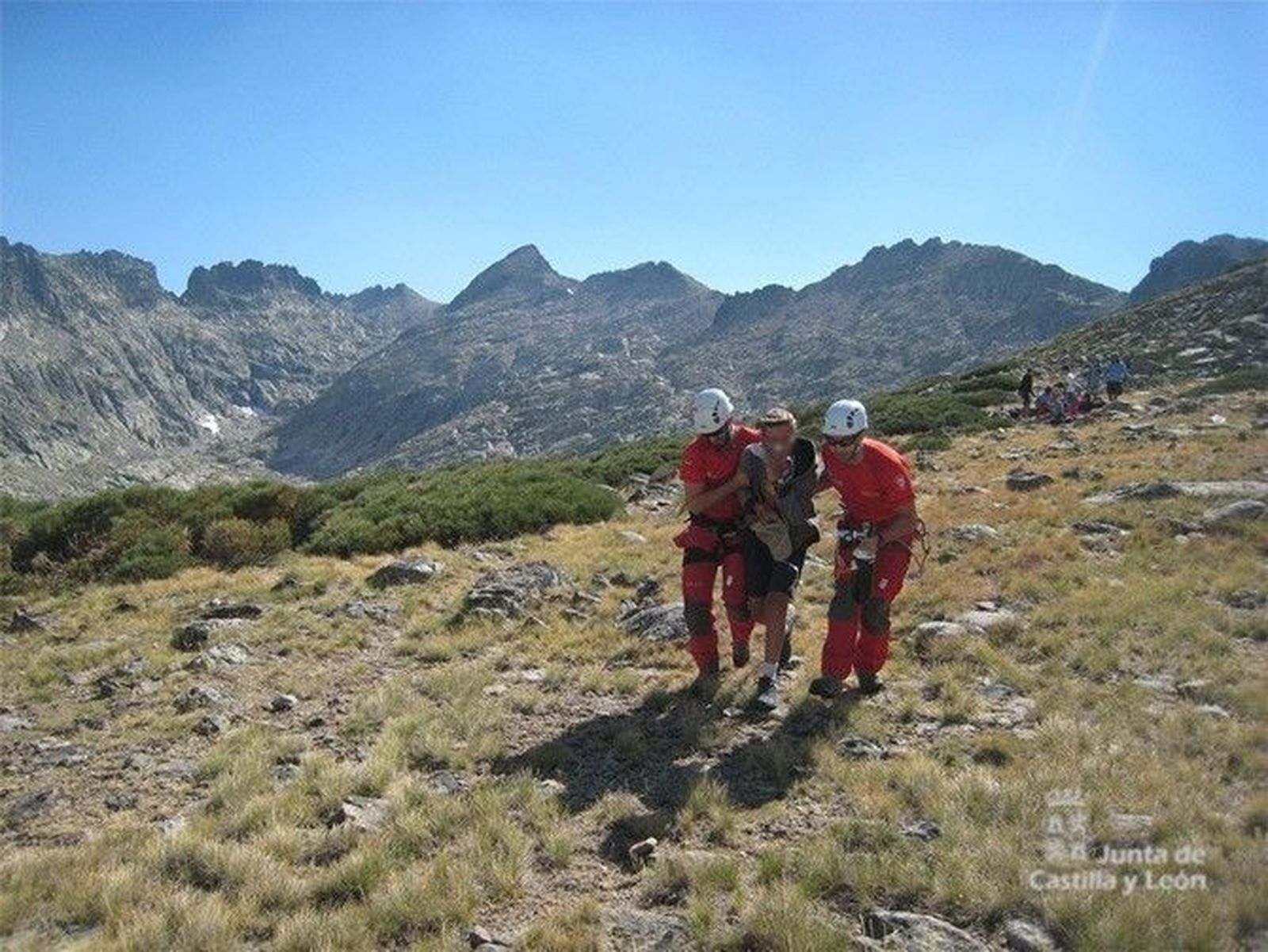 11 niños y tres adultos, evacuados de Gredos por agotamiento