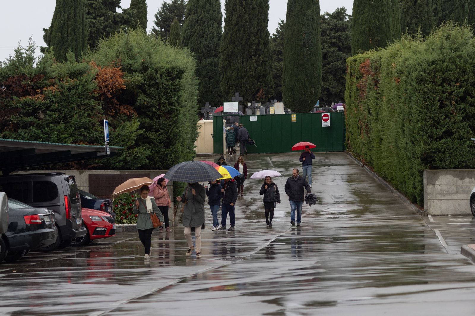Lluviosa mañana de todos los santos en el Cementerio San Carlos Borromeo de Salamanca