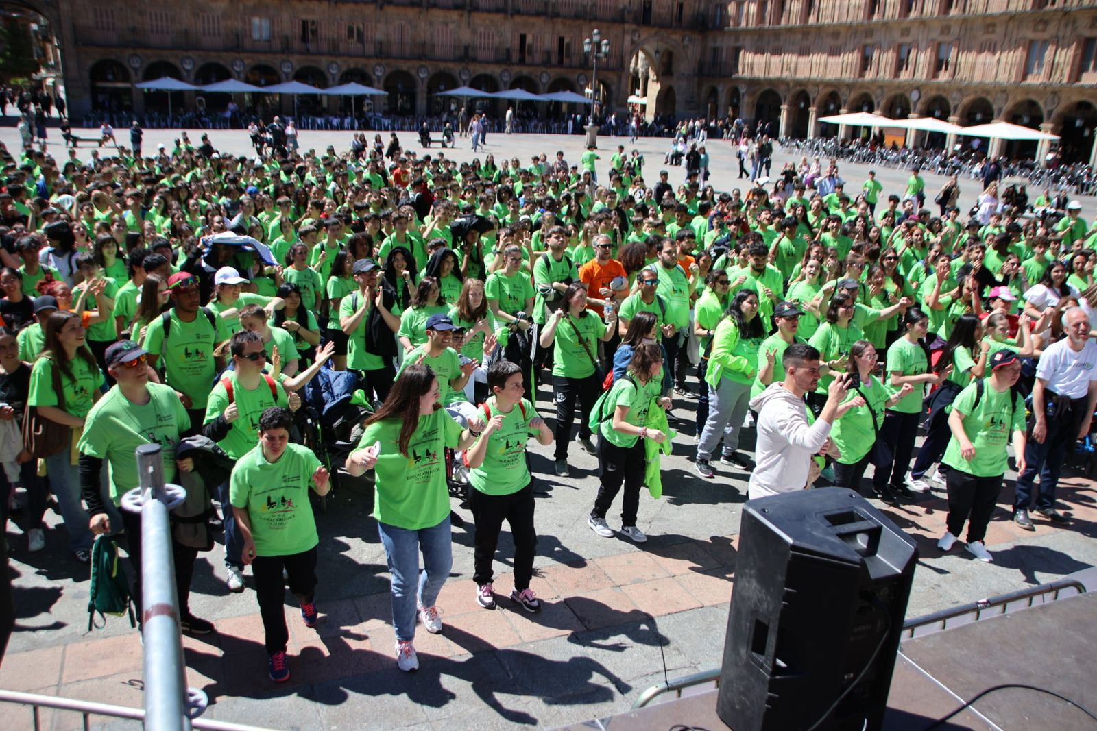 El alcalde de Salamanca, Carlos García Carbayo, participa en el Día de la Educación Física en la calle