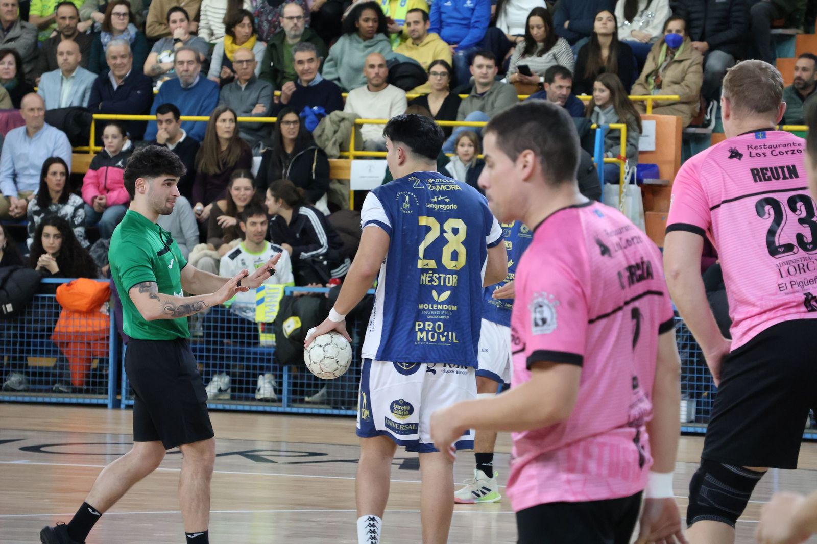 GALERÍA | El BM Zamora se juega consolidar el liderazgo frente a los asturianos del Auto-Center Principado Vetusta