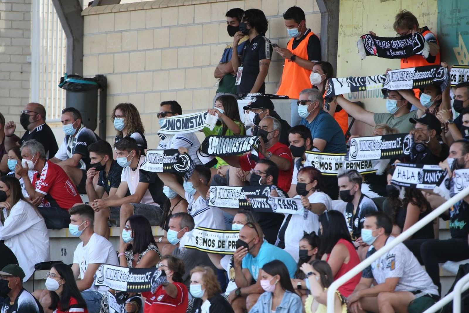 La afición de Unionistas disfruta del choque ante el Leganés B / FOTO SALAMANCA24HORAS.COM