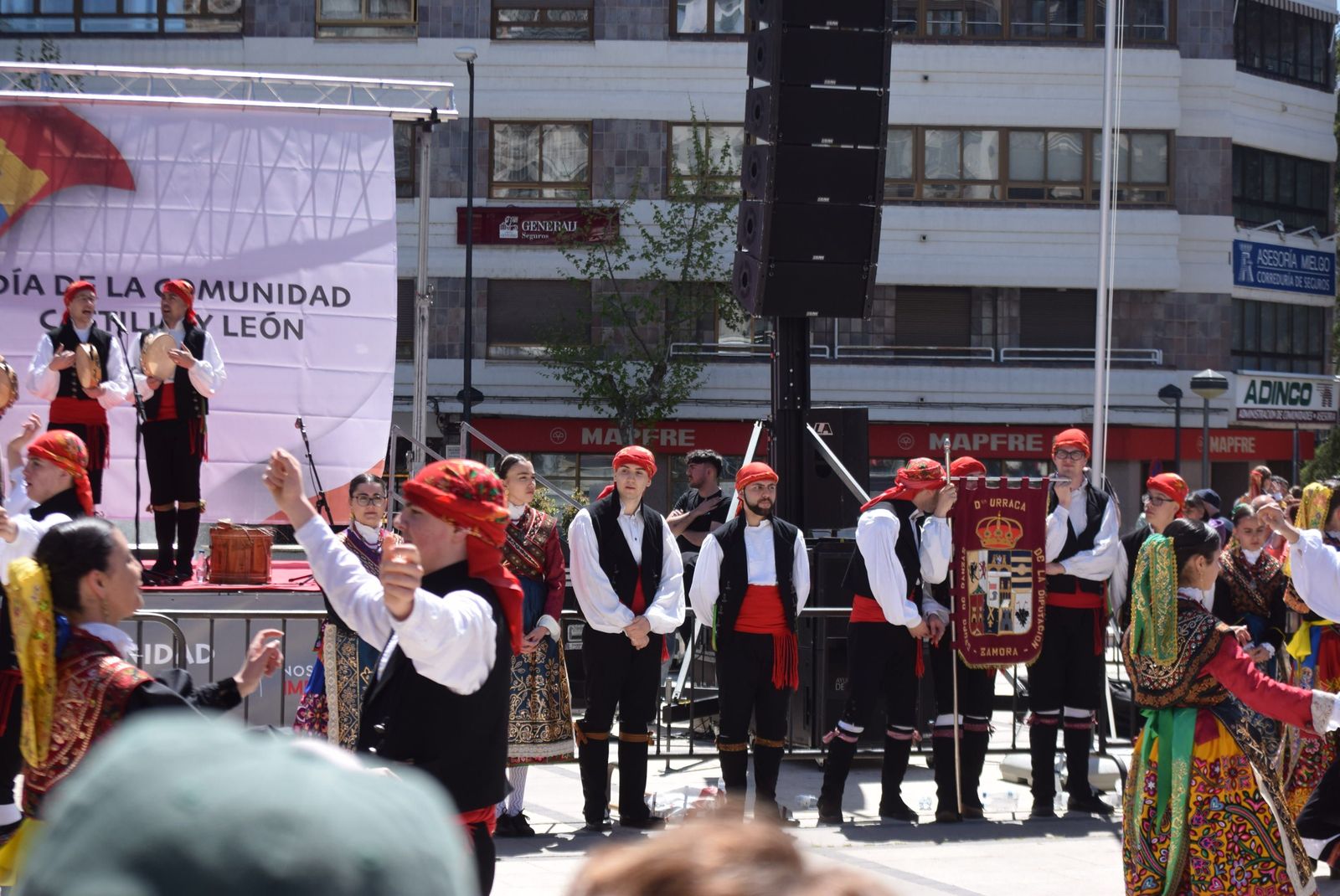 actuacion-dona-urraca-en-la-marina-41