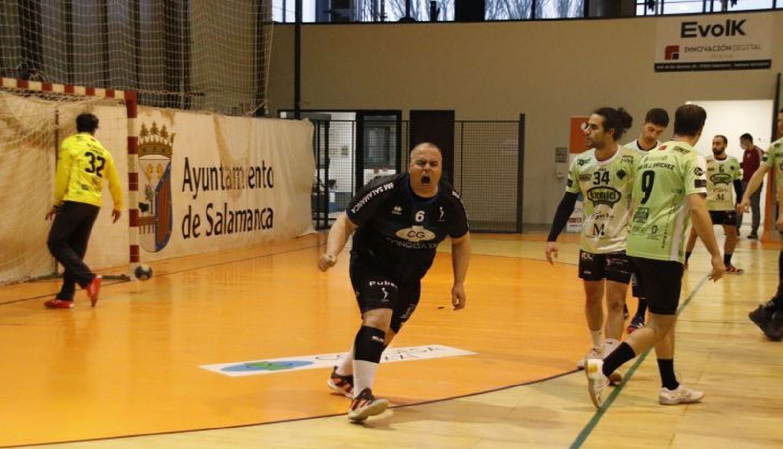 Sebas Elena celebra un gol ante Cuatro Valles | FOTO SALAMANCA24HORAS.COM