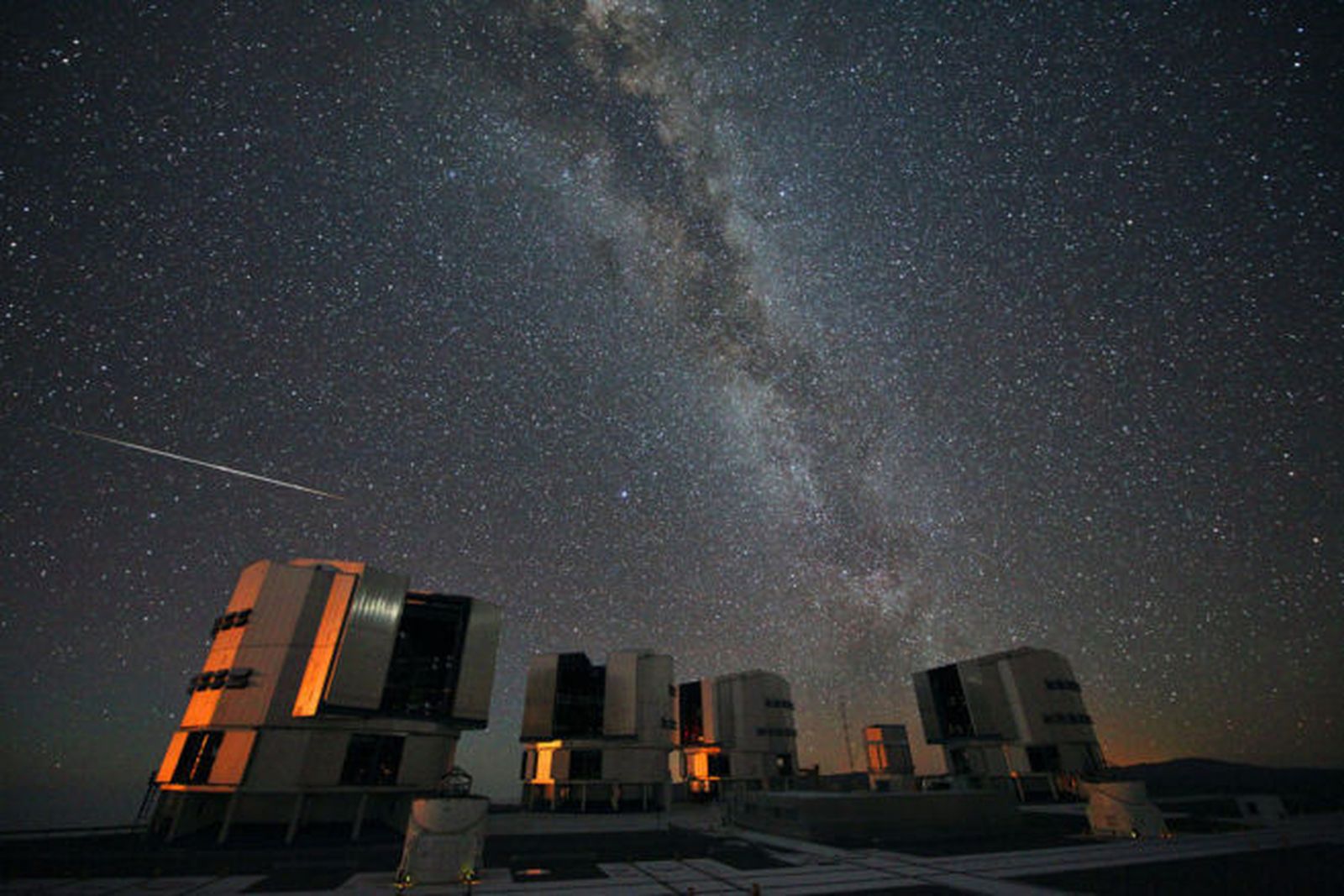 Una perseida vista en el Observatorio de Paranal (Chile), agosto 2010 STEPHANE GUISARD/ ESO