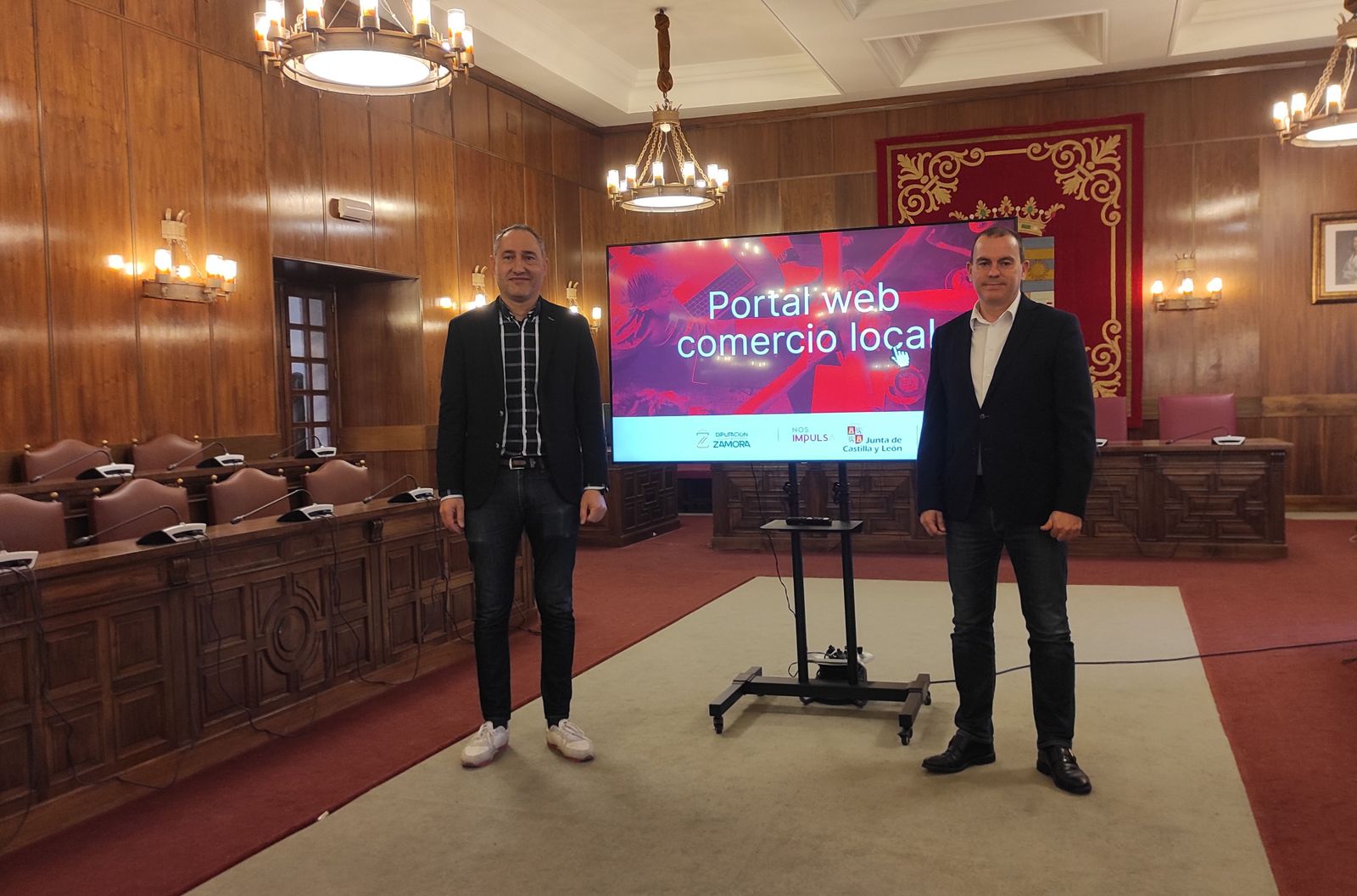 Francisco Requejo, presidente de la Diputación de Zamora, presenta el nuevo portal web para el comercio local de la provincia de Zamora.