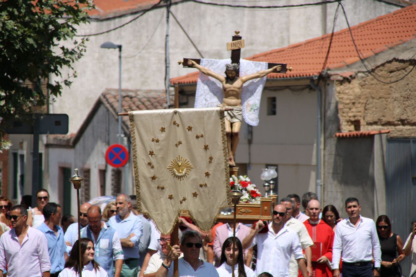 Procesión en honor al Cristo de las Batallas en Castellanos de Moriscos
