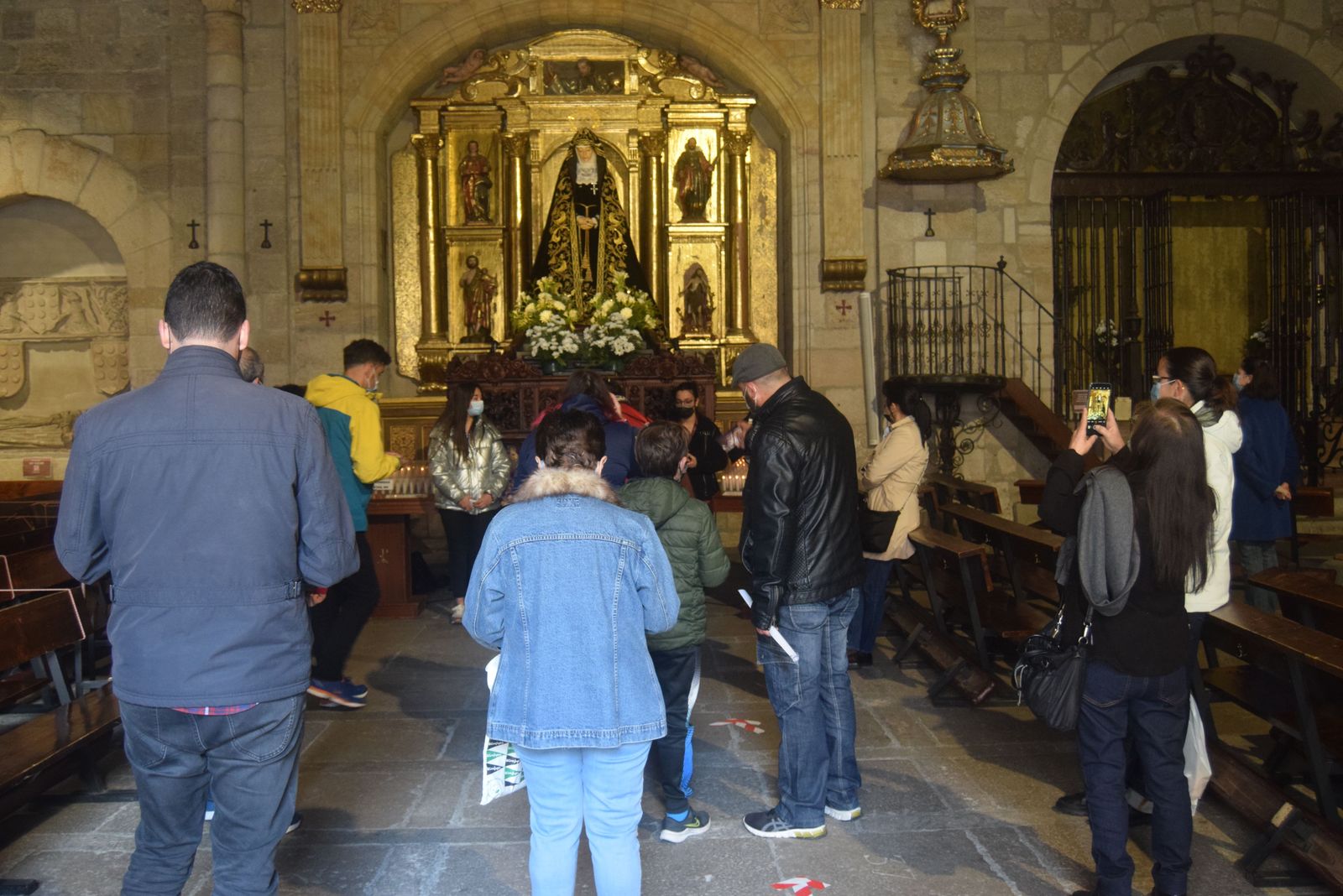 los-zamoranos-visitan-a-la-virgen-de-la-soledad-2