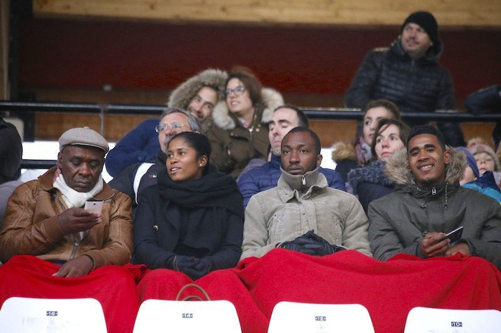 Sopor en la grada en uno de los encuentros más insulsos de la temporada