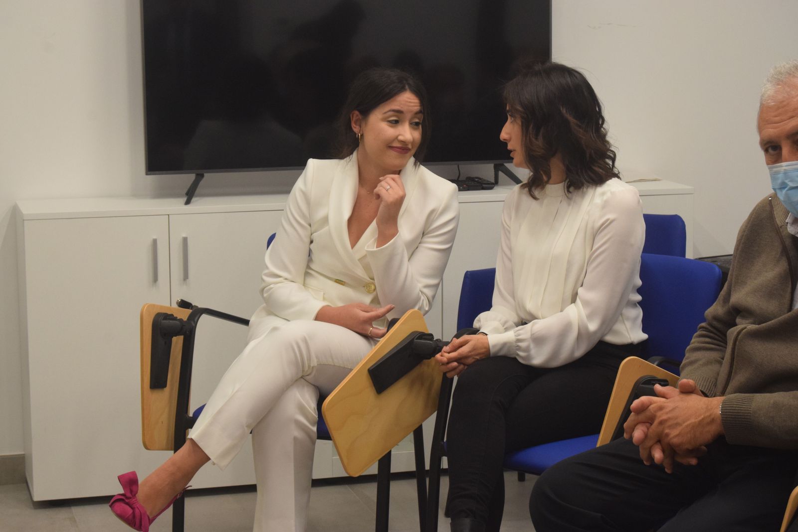 Anabel Martín junto a su predecesora Esther Pérez
