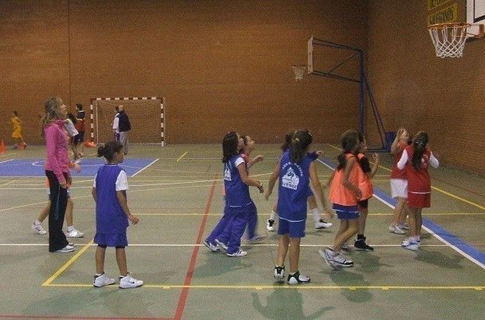 Infantiles y cadetes del CB Tormes y Avenida, frente a las selecciones regionales en Aldeatejada