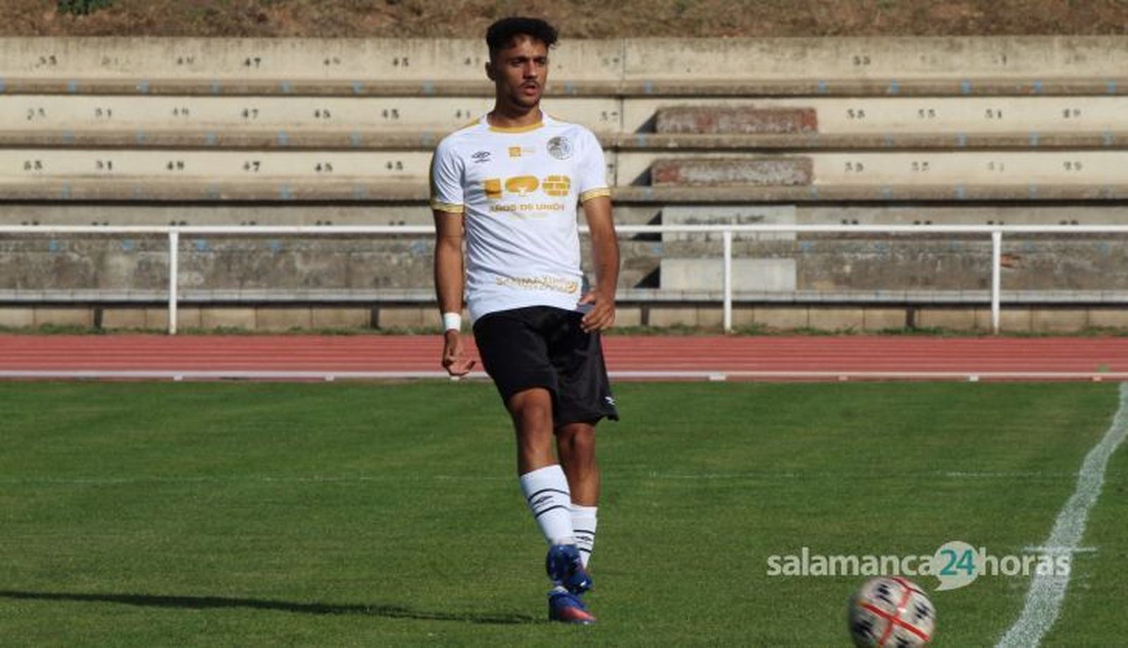 David Calle, en una acción con el Salamanca CF UDS B en Las Pistas | FOTO SALAMANCA24HORAS.COM