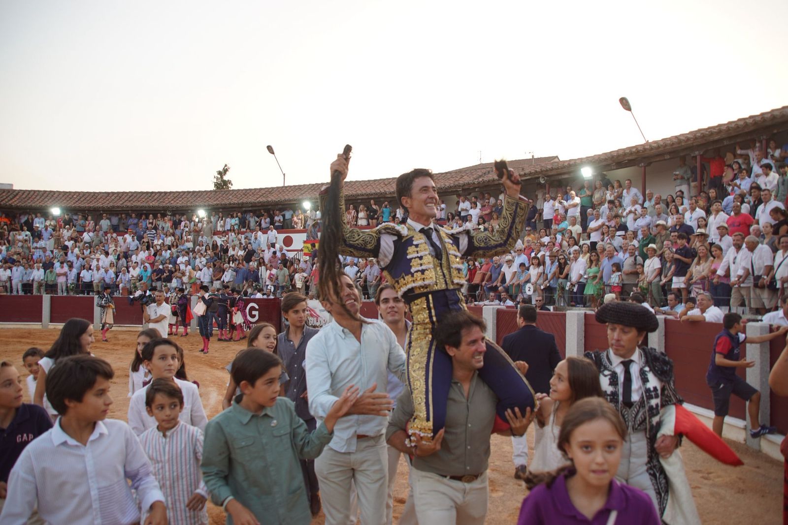 En imágenes la despedida de los ruedos de El Capea en Guijuelo