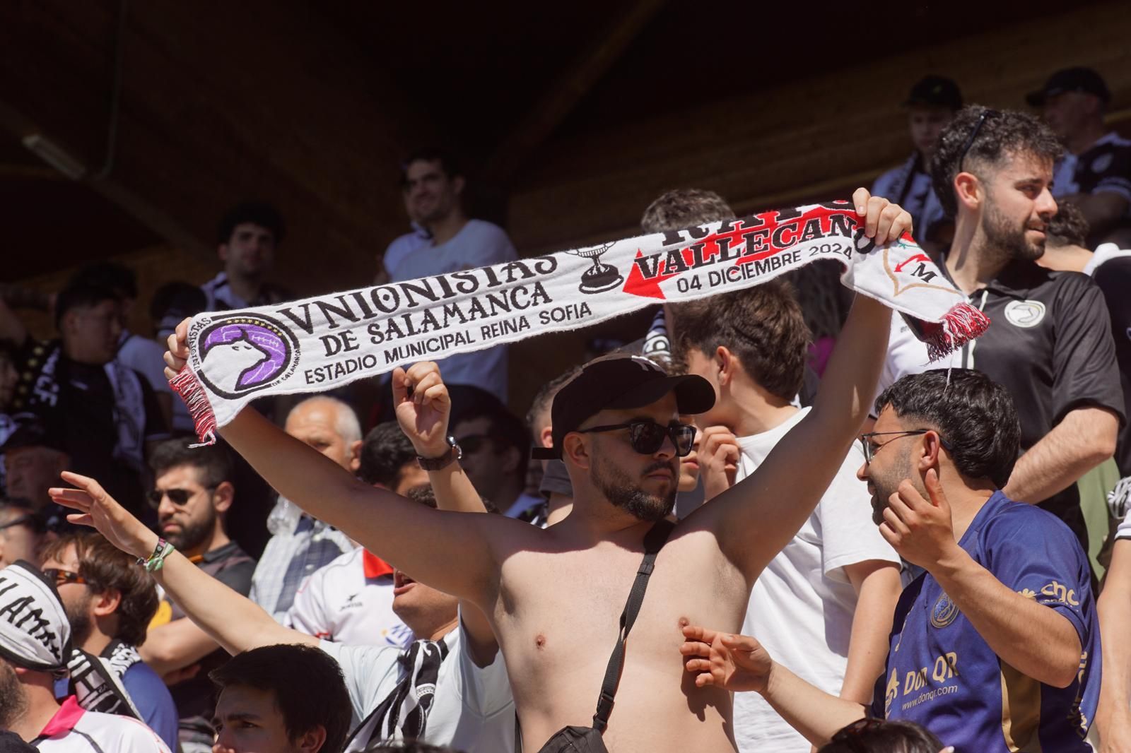 Gran ambiente en la grada para ver el partido entre Zamora - Unionistas en el Estadio Ruta de la Plata