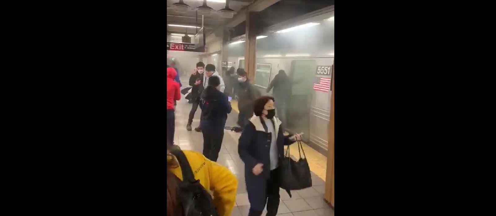 Al menos trece heridos por un tiroteo en el metro de Nueva York | Foto: Twitter @MayadeenEnglish