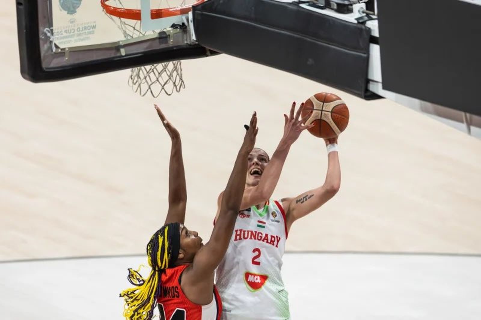 Virag Kiss, en el Hungría - Canadá