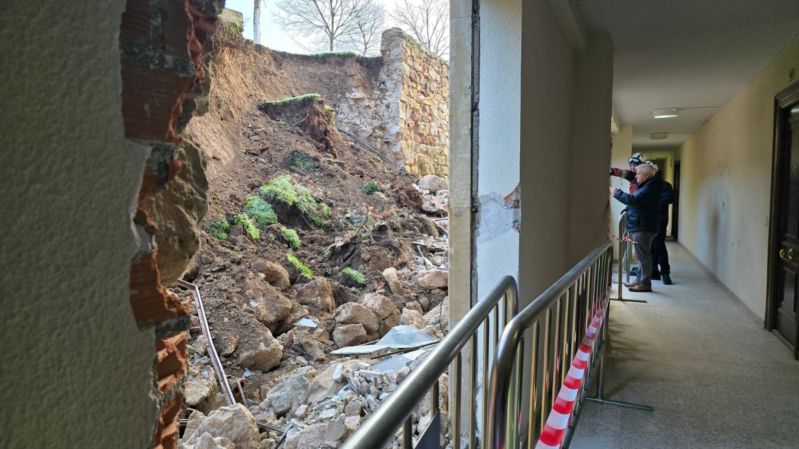 Así ha sido el desprendimiento de la muralla antigua de Salamanca