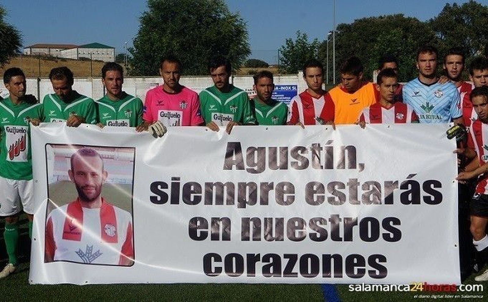 Emotivo homenaje a Agustín Villar antes del encuentro