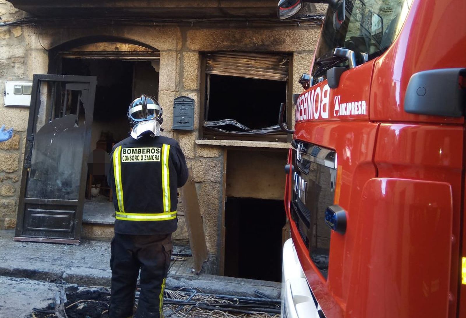 Incendio en Fermoselle en el que ha fallecido un hombre (3)