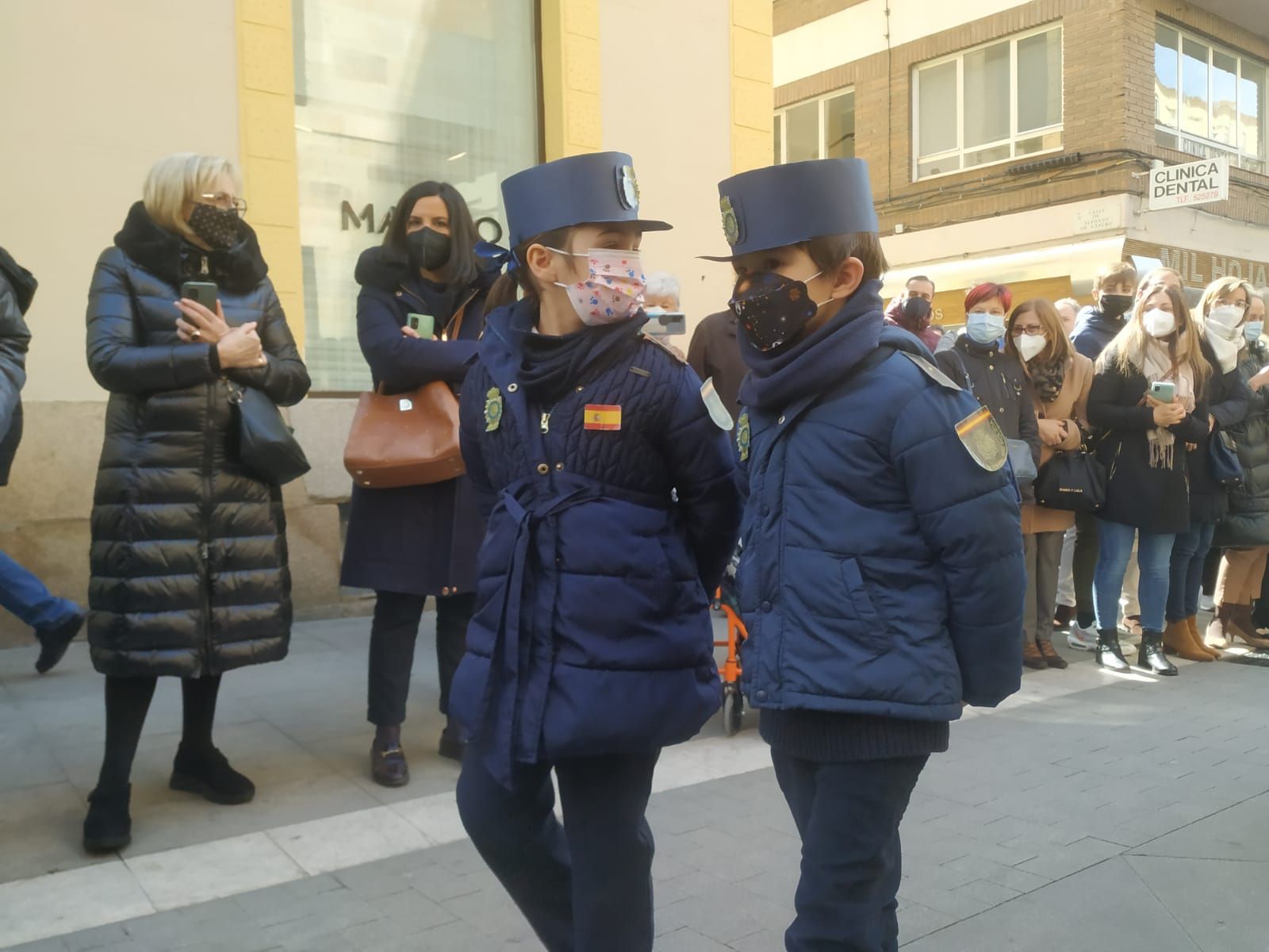 los-escolares-de-la-medalla-milagrosa-sacan-la-semana-santa-a-la-calle-2