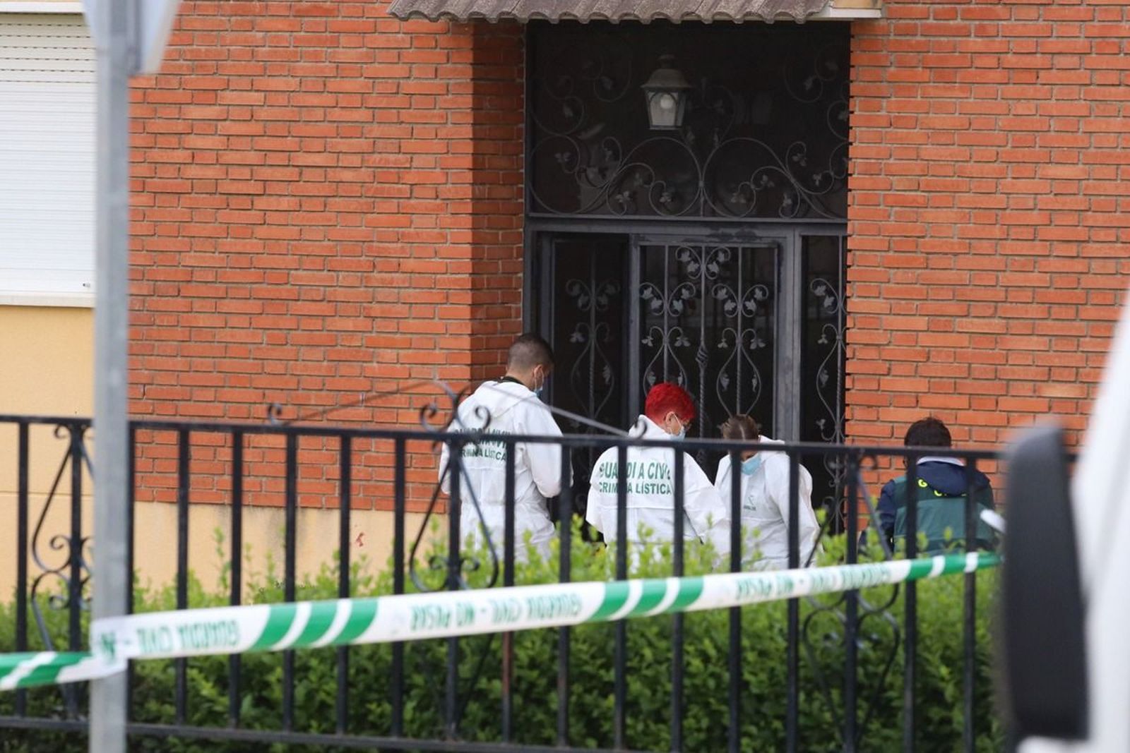 Imagen de la Policía Judicial investigando el lugar de los hechos