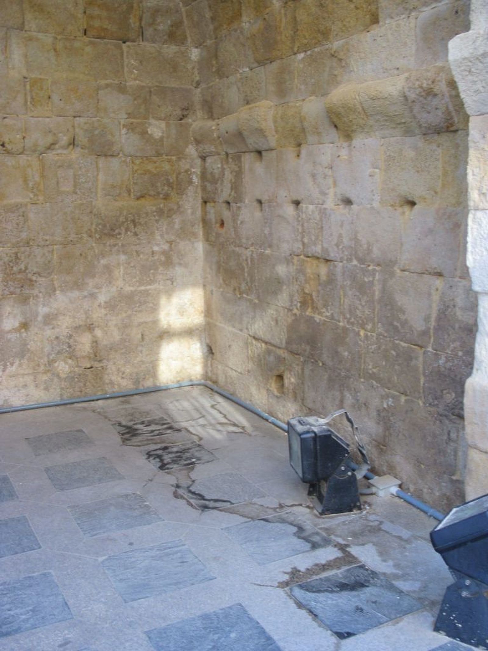 Consecuencias de la humedad en la Cueva de Salamanca