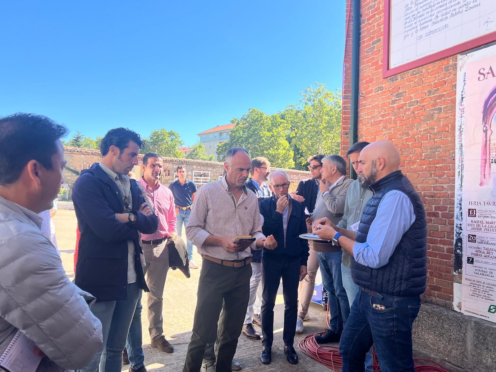 ambiente-durante-el-sorteo-de-los-toros-del-vellosino-en-la-glorieta-domingo-15-de-septiembre-de-2024-fotos-s24h-32
