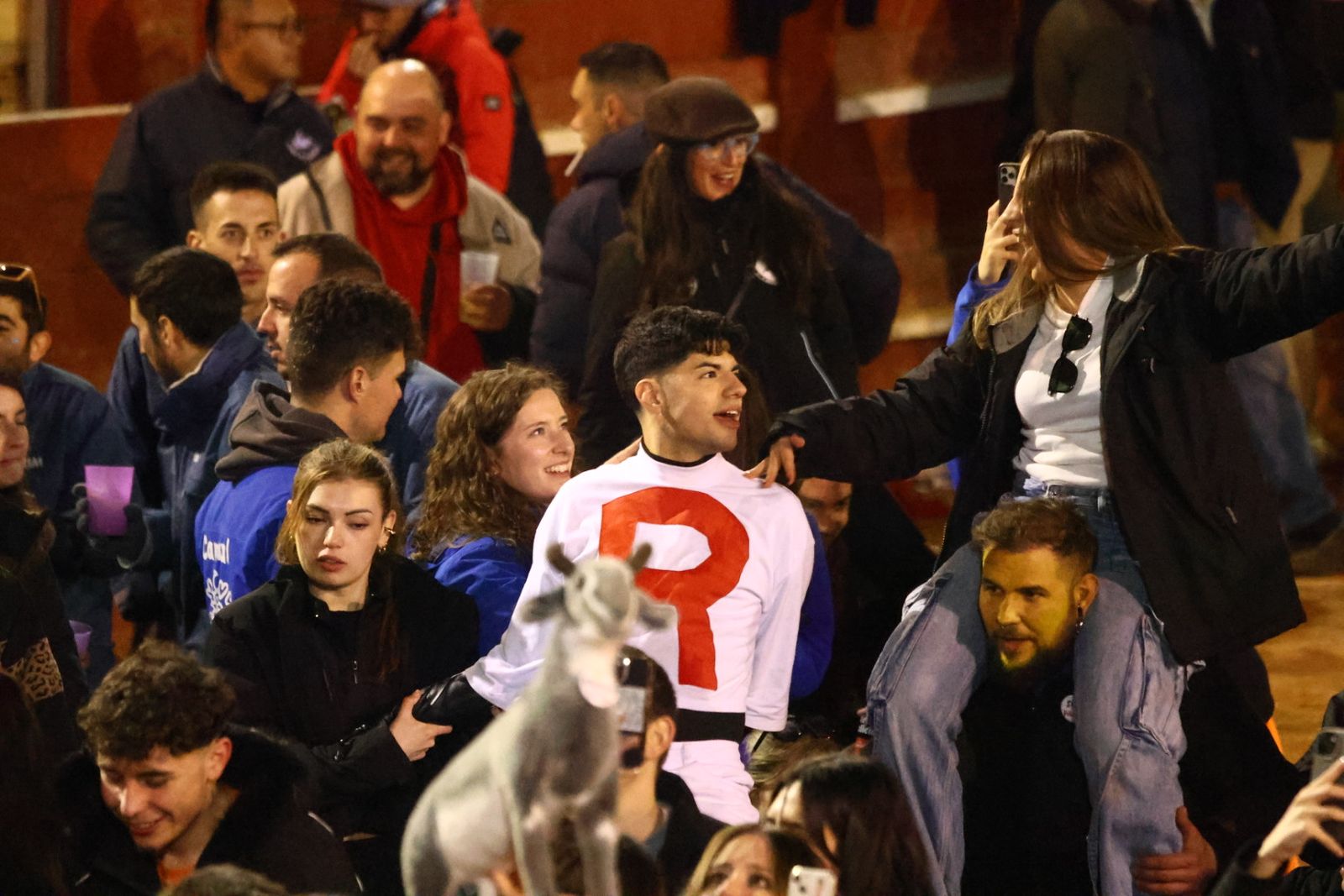 Capea nocturna de lunes en el Carnaval del Toro 2026