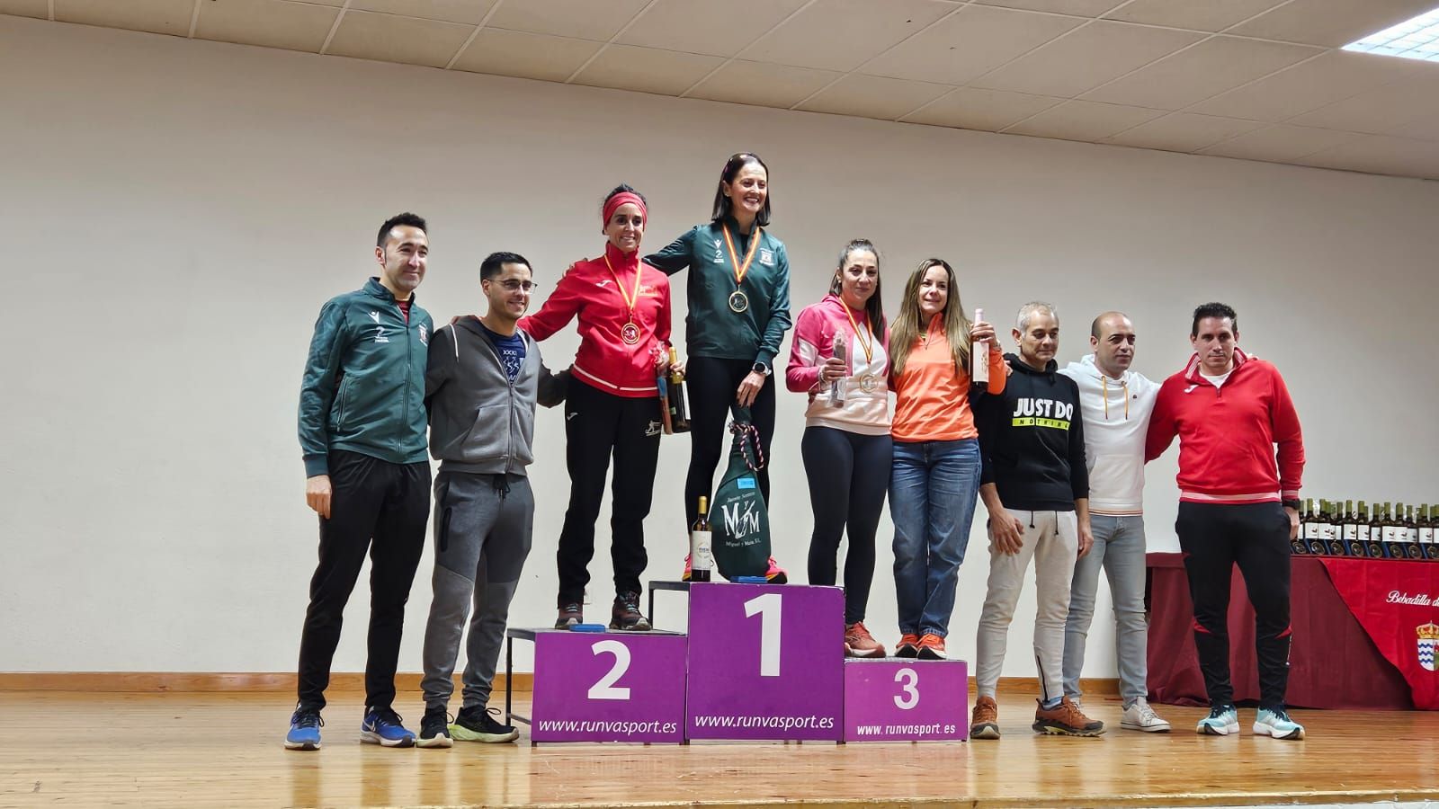 Podio con miembros del club Vino Toro Caja Rural