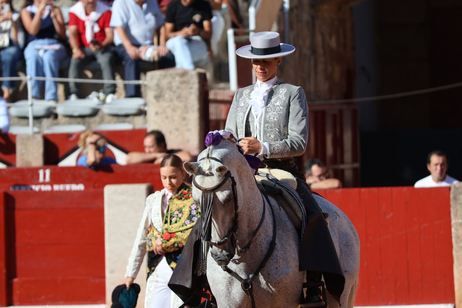 La Glorieta revive el aroma de la feria taurina con el primer festejo: Lea Vicens, Raquel Martín y Olga Casado