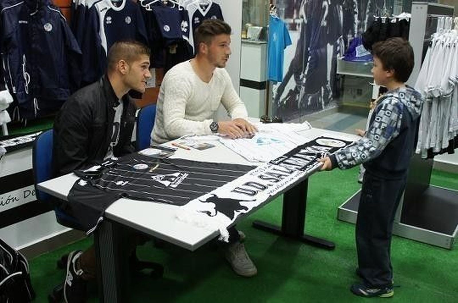 Fuster y Joao Faria, con la afición este viernes en la Boutique