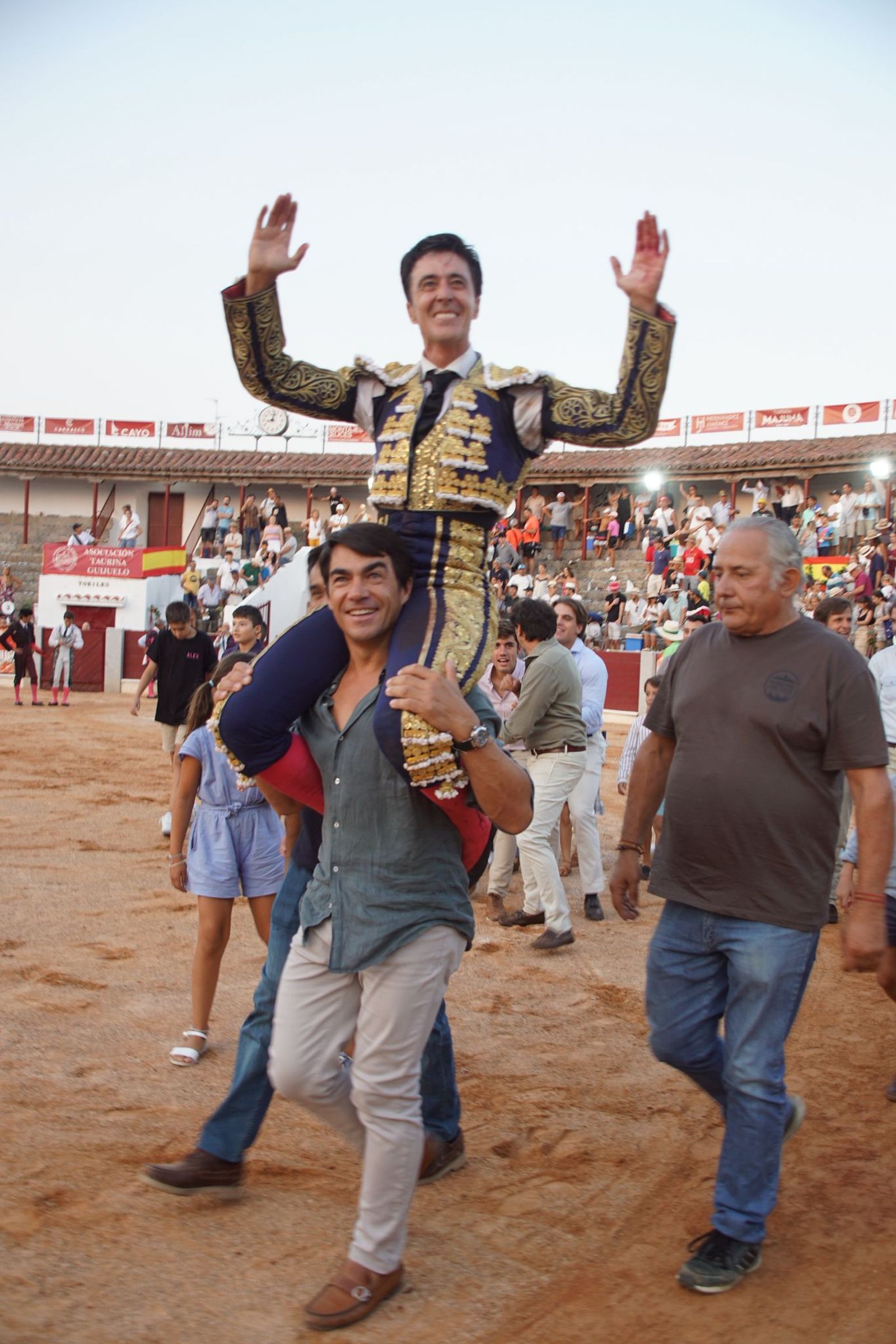 En imágenes la despedida de los ruedos de El Capea en Guijuelo