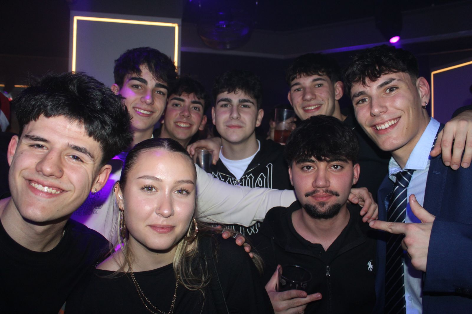 El Fin de Año Universitario continua por los bares de la capital del Tormes tras las doce campanadas