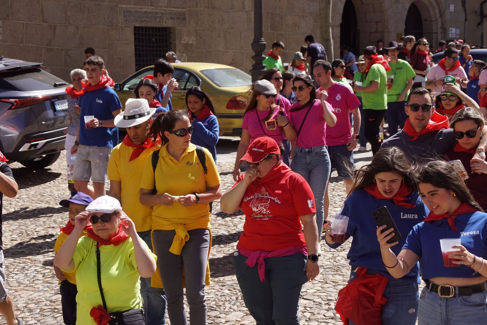 ledesma-calienta-motores-para-los-espantos-con-el-reparto-de-panuelos-y-la-salida-de-los-toros-del-prao-de-la-villa-49