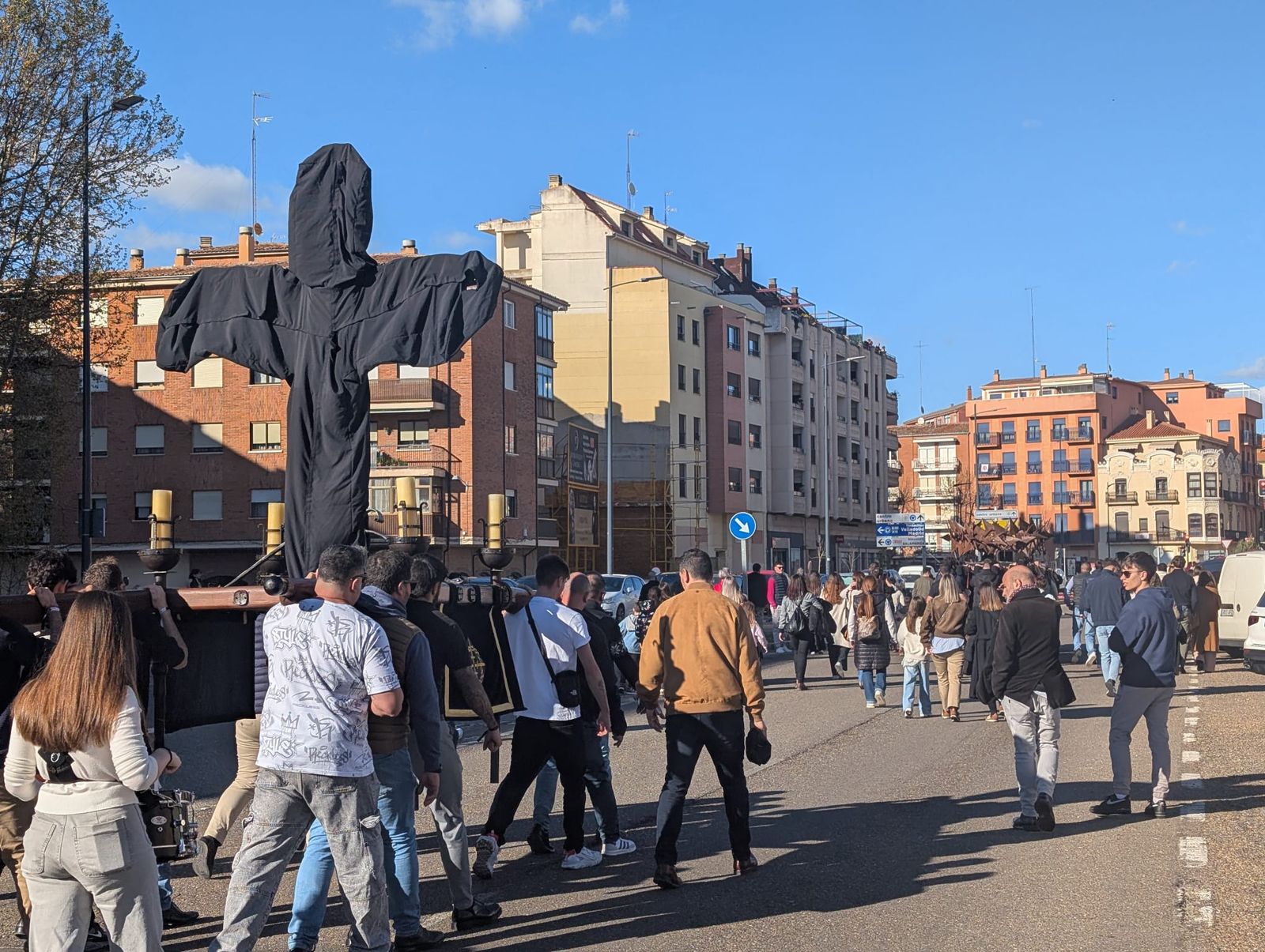 Traslado de los pasos de la Tercera Caída a la iglesia de San Lázaro