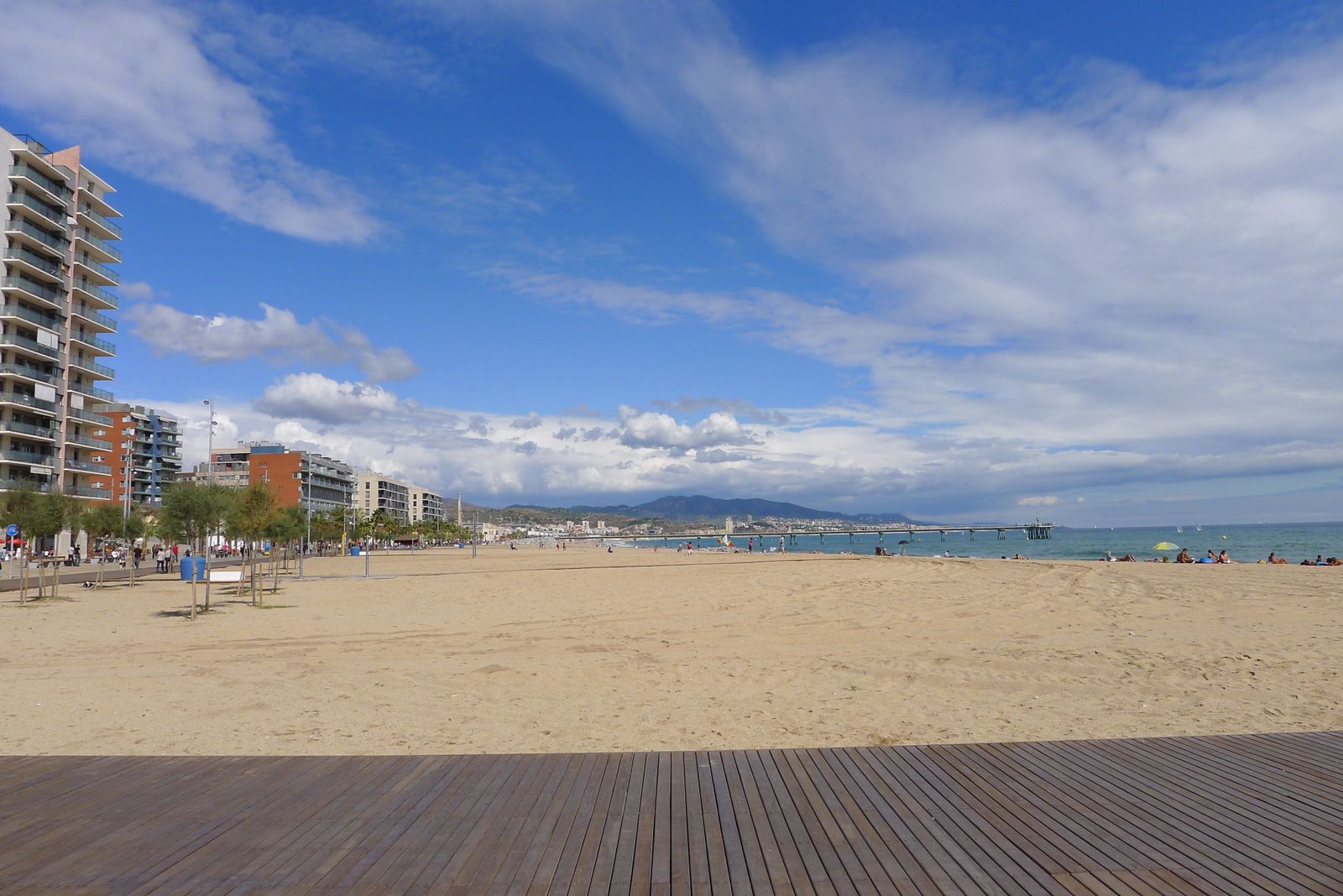 Playa de Badalona   Pont de petroli   panoramio