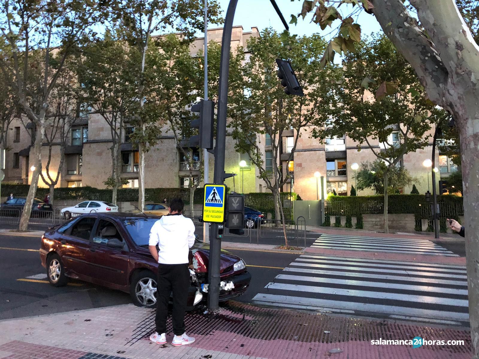 Accidente paseo de san vicente semáforo (3)