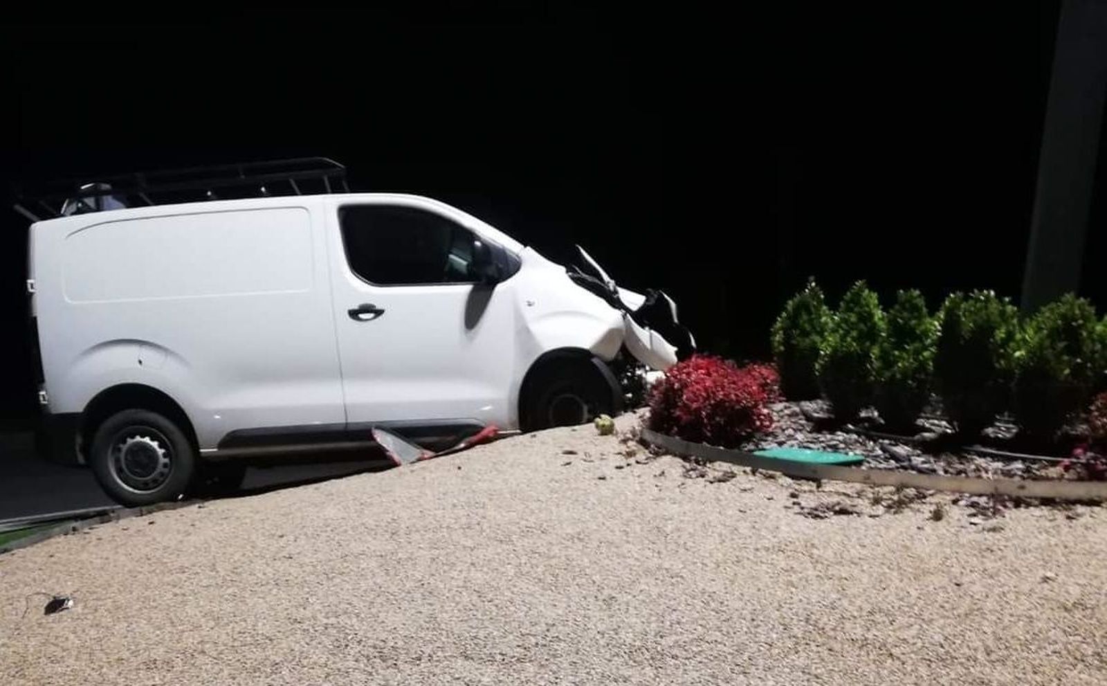 Fotografía de la furgoneta accidentada