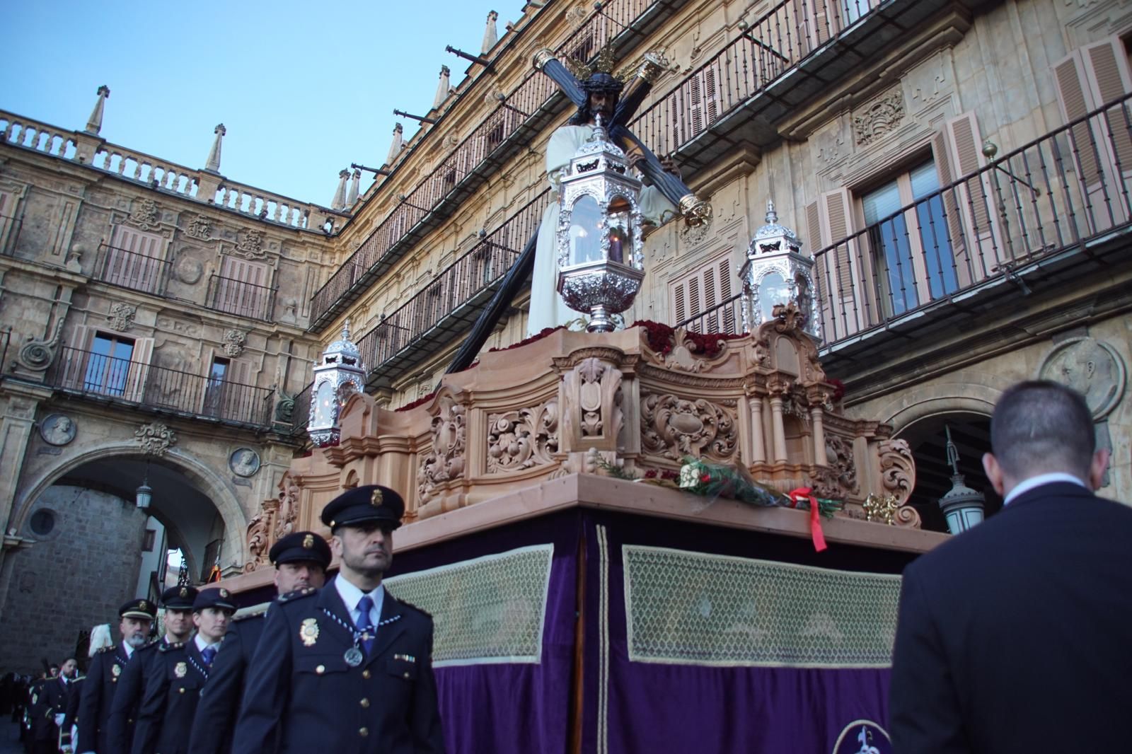 Las imágenes de la emotiva procesión de la Dominicana sin el Cristo de la Buena Muerte (13).jpeg