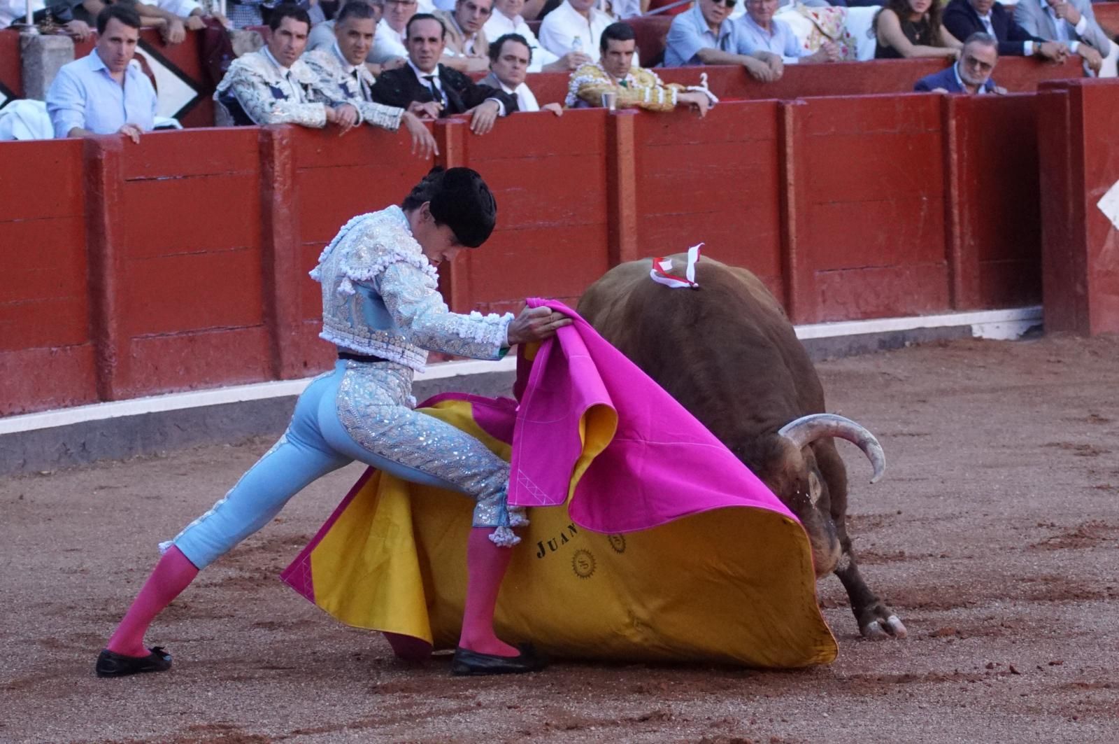 Emilio de Justo, Juan Ortega y Roca Rey inauguran el cartel de figuras en la feria de Salamanca: la corrida de Garcigrande en imágenes