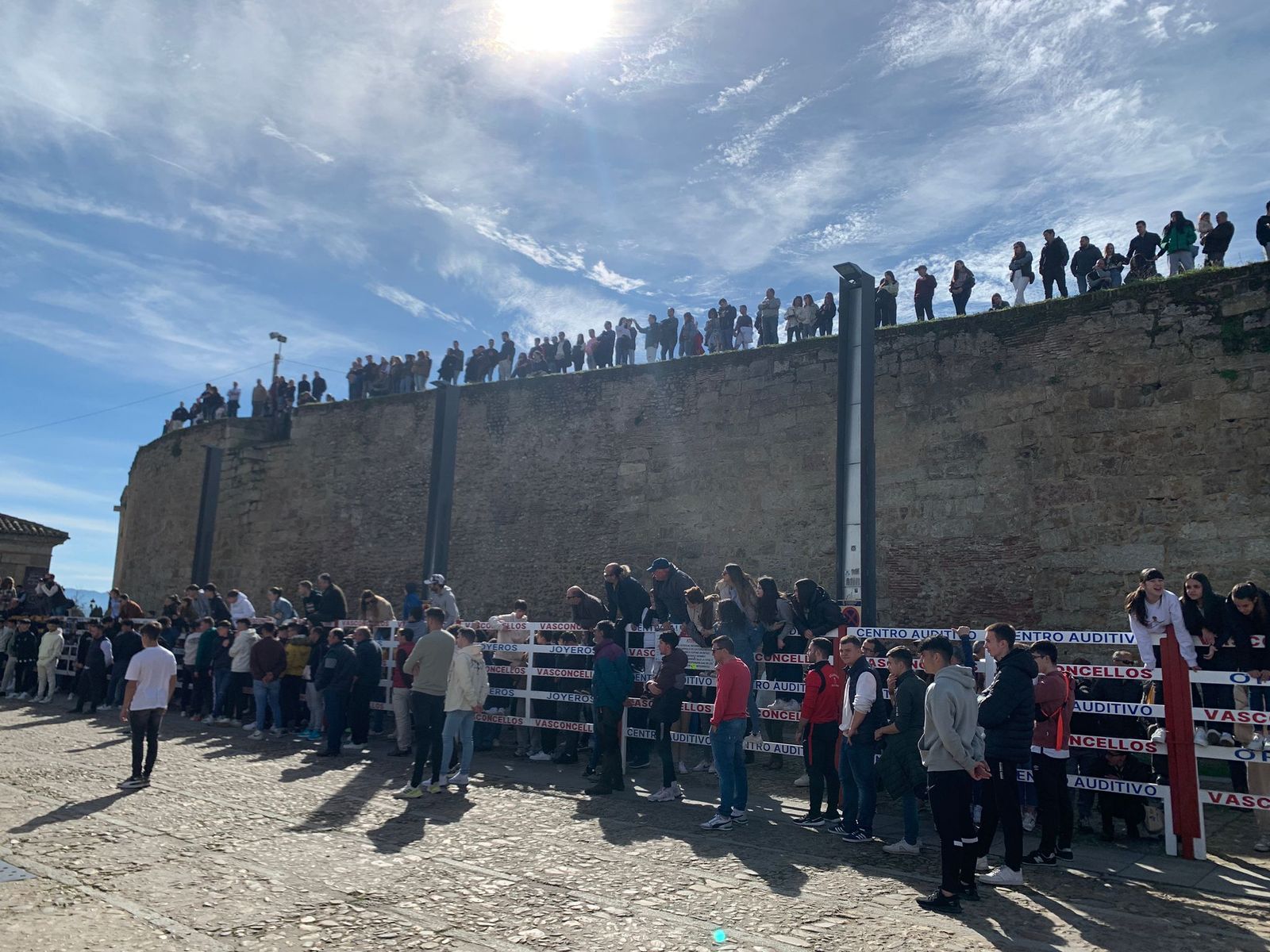 ambiente-con-la-suelta-de-vaquillas-en-el-domingo-de-pinata-en-ciudad-rodrigo-3