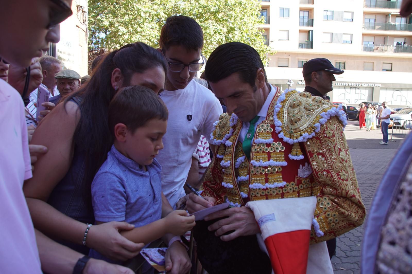 Así ha vivido la afición de La Glorieta el primer cartel de figuras de la feria: imágenes del ambiente en los tendidos y en el patio de cuadrillas
