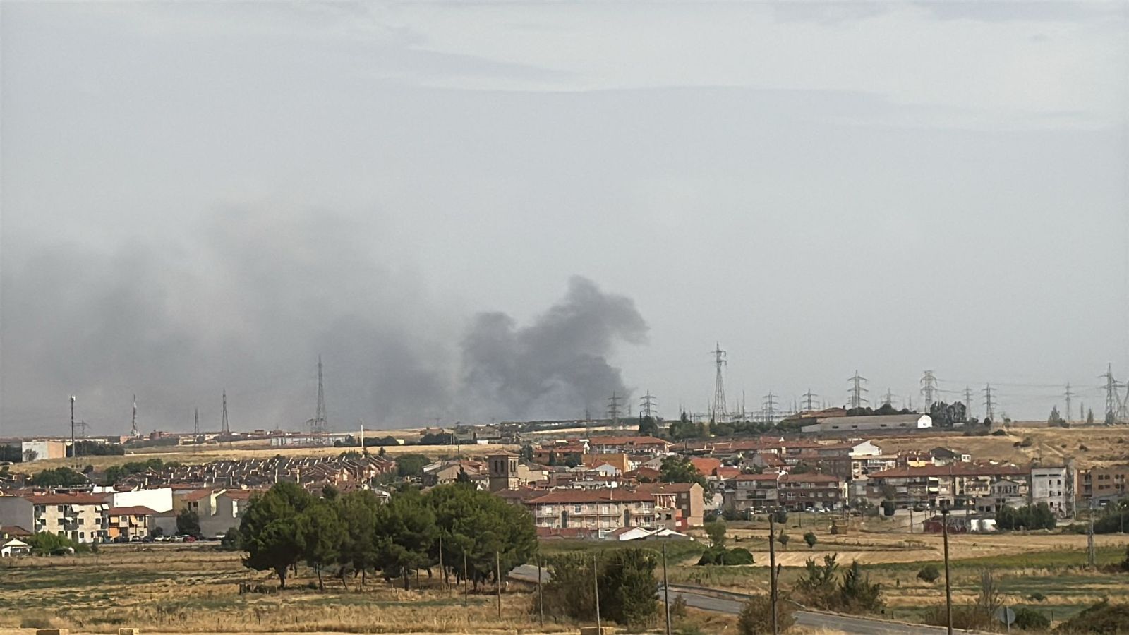 Incendio visible a varios kilómetros de distancia.jpg
