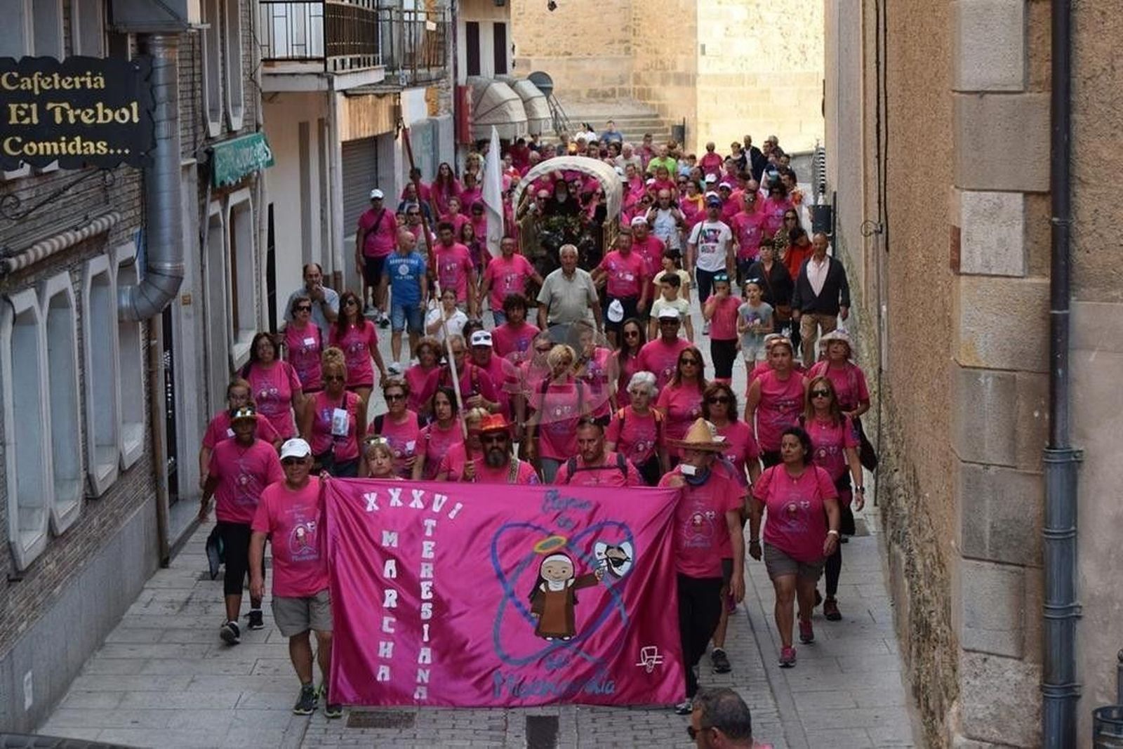 La marcha teresiana llega a la villa