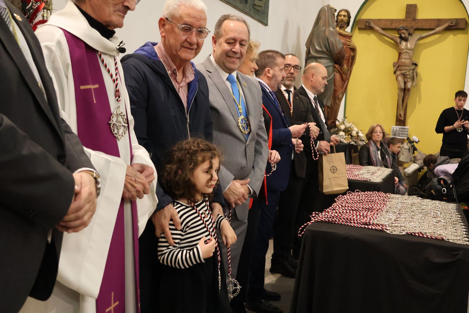 Entrada de nuevos hermanos de la Hermandad de Jesús en Su Tercera Caída (19).JPG